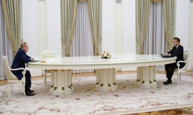 Macron ve Putin Ukrayna'yı görüştü; sosyal medya 'masayı' konuştu