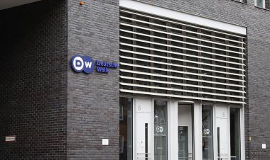 Alman DW'den Siyonist yanlısı karar! 2 Filistinli gazeteciyi işten çıkardılar