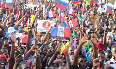 'Fransa, Mali'de istenmediğini kabullenemiyor'