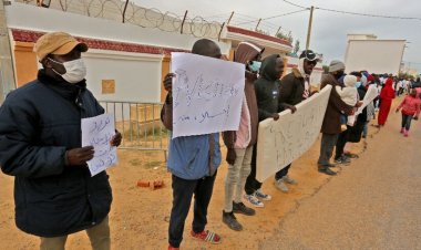 Avrupa'ya gönderilmeyi isteyen düzensiz göçmenler gösteri yaptı
