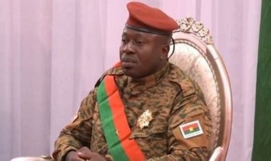 Darbeci Damiba yemin etti! Burkina Faso'nun devlet başkanı oldu