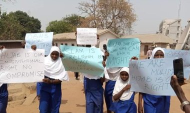 Nijerya'nın Kwara eyaletinde Müslüman kız öğrencilere başörtüsü serbestliği getirildi