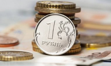Ruble çöktü! Rusya Merkez Bankası piyasaya müdahale ediyor
