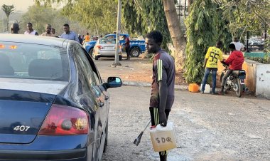 Sömürgeci Batının eseri! Petrol zengini ülkede benzini 'karaborsa'dan alıyorlar
