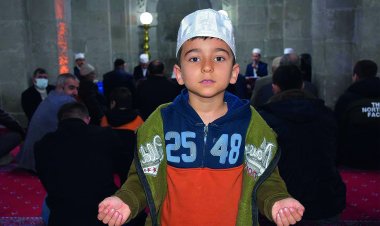 Miraç Kandili Türkiye'nin dört bir yanında dualarla idrak edildi