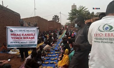 IHO EBRAR Mali'de yetim çocuklara sıcak yemek ikramında bulundu