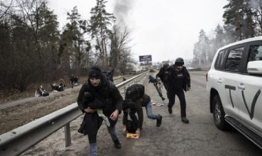 Irpin’de siviller tahliye edilmeye çalışılıyor