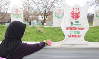 Karacadağ Şehidleri mezarları başında yâd edildi