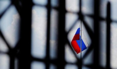 Polonya'nın 'istenmeyen kişi' ilan ettiği Rus diplomatlar ülkeden ayrıldı