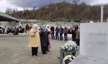 Srebrenitsa Soykırımı kurbanları ilk toplu cenaze töreninin 19. yıl dönümünde törenle anıldı