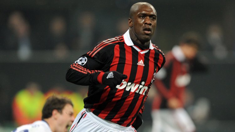 Dünyaca ünlü futbolcu Seedorf İslam'la şereflendi