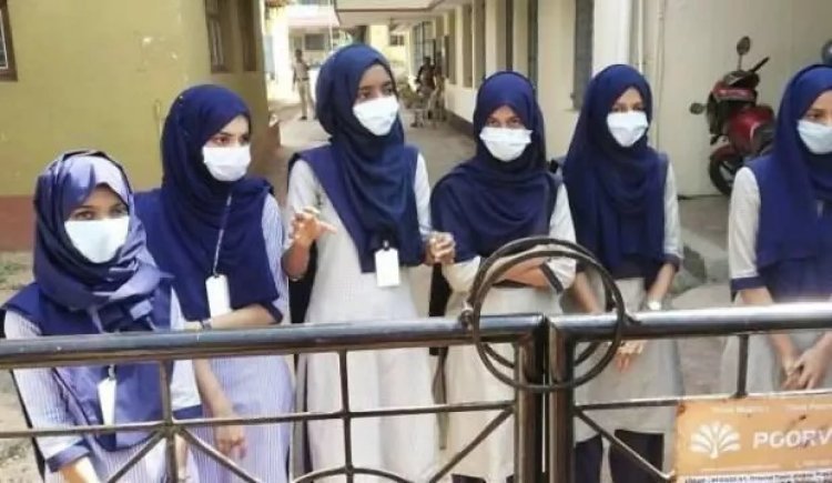 İslam düşmanı Hindu yönetimi başörtüsü yasağını onayladı