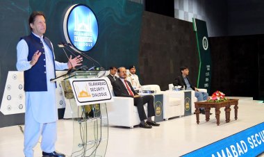 Kriket takımı kaptanlığından güvensizlik oyuyla düşen başbakanlığa: İmran Han