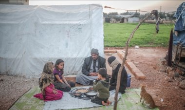 İdlib'deki kamplarda ramazan ayının ilk iftarı yapıldı