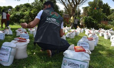 Fransa Yetim Eli'den Uganda’da yüzlerce aileye gıda yardımı