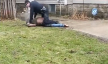 ABD polisi siyahi bir genci başından vurarak öldürdü