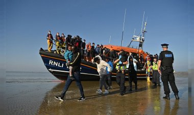 Göçmenleri Ruanda'ya gönderecek İngiltere'ye gelişler sürüyor