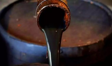 Nijerya'da 700 bin dolar değerinde çalıntı petrol ele geçirildi