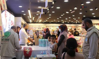 Umut Kervanı bayram öncesi yüzlerce çocuğu giydirdi