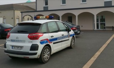 Fransa'nın Doubs vilayetinde birçok caminin duvarına haç çizen sanık ceza aldı