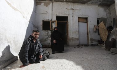 Halepli anne, engelli evlatlarına bayramlık istiyor