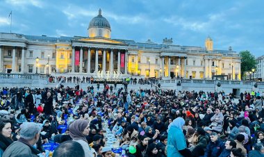 Londra'nın Trafalgar Meydanı'nda toplu iftar programı düzenlendi
