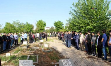 Şehid Yasin Börü ve arkadaşları kabirleri başında anıldı
