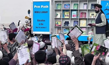 Gönüllü Afganlar, kurdukları 'seyyar okullarla' çocukları eğitiyor