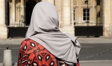 Berlin'de başörtülü kadına ırkçı saldırı