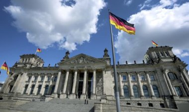 Almanya'da ordu için ayrılacak 100 milyar euroluk fona onay