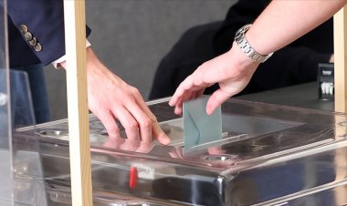 Fransa'da genel seçimde milletvekili adayı olan 15 bakan ikinci turda yarışacak