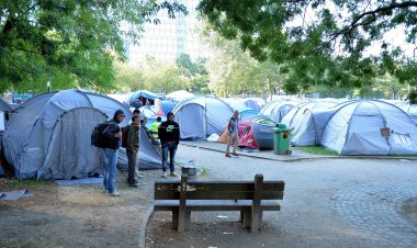 Belçika'da sığınmacıların barınması için "çadır kamp" seçeneği gündeme geldi