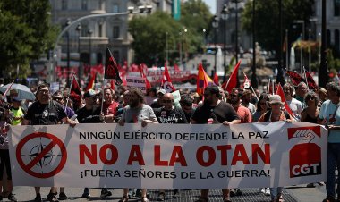 Madrid'de binlerce kişi NATO karşıtı gösteri yaptı