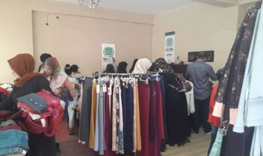 Umut Kervanı Ağrı’da 200 aileye bayram kıyafeti dağıttı