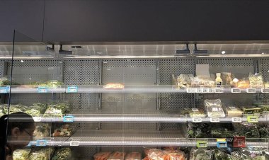 Hollanda'da çiftçilerin protestosu market raflarını boşalttı