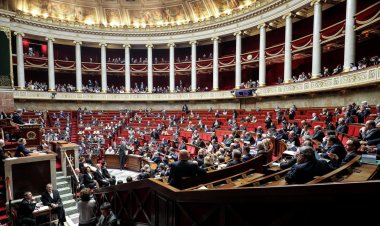 Fransa'da hükümete karşı gensoru önergesi