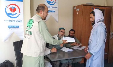 Afganistan'da yüzlerce aileye nakdi yardım yaptılar