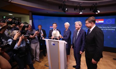 Hırvatistan'ın avro bölgesine katılması için imzalar atıldı