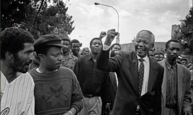 Irkçılıkla mücadeleye adanmış bir ömür: Nelson Mandela