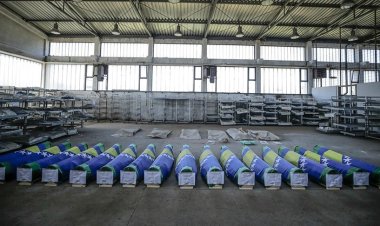 Bosna Hersek'teki savaşta öldürülen 16 kurbanın tabutu Prijedor'a uğurlandı