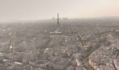 Fransa'da 9 gündür süren yangınların koku ve dumanı Paris'e kadar ulaştı