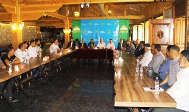 Yapıcıoğlu Palu'da muhtarlarla bir araya geldi