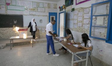 Tunus’ta yeni anayasa için düzenlenen referandumda oy verme işlemi başladı