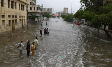 Pakistan'da muson yağmurları: Hayatını kaybedenlerin sayısı 300'ü geçti