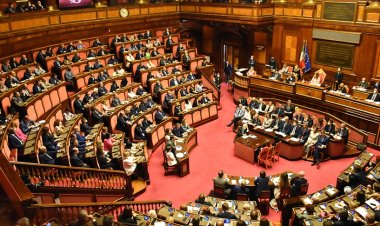 Hükümetlerin ömrünün çok kısa sürdüğü İtalya'da 9. kez erken seçim yapılacak