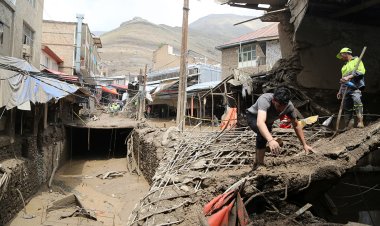 İran'da şiddetli yağışlardan kaynaklı sellerde can kaybı 56'ya yükseldi