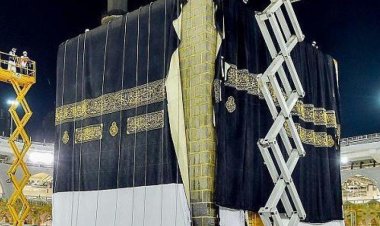 Kabe'nin örtüsü yenisiyle değiştirildi