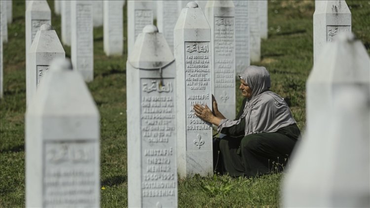 Srebrenitsa'da öldürülen yüzlerce kurbanın cesedine hala ulaşılamadı