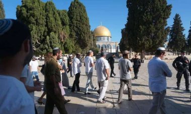 Fanatik Yahudilerden Mescid-i Aksa'ya baskın