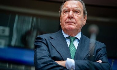 Eski Almanya Başbakanı Schröder, Federal Meclis'i mahkemeye verdi